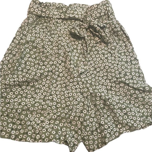 H&M Pants - Woman’s H&M High Wasted Shorts